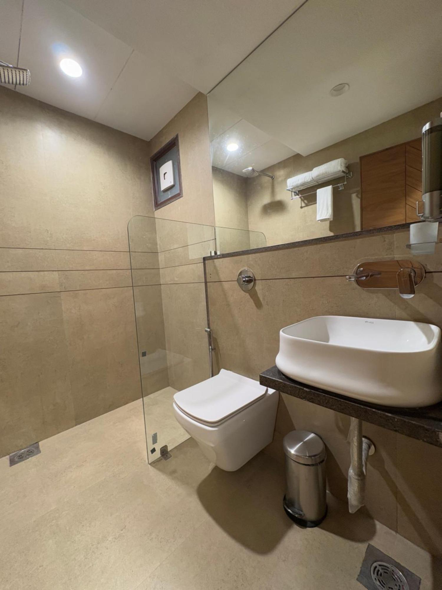 Pam Premium Hotel Вадодара Екстериор снимка